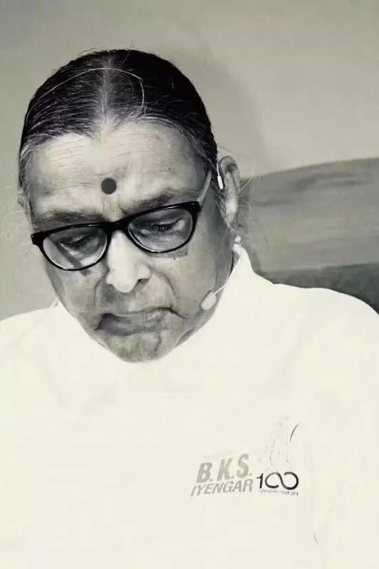 12月17日下午,中国艾扬格瑜伽学院在广州,北京,杭州三地举行了geeta s