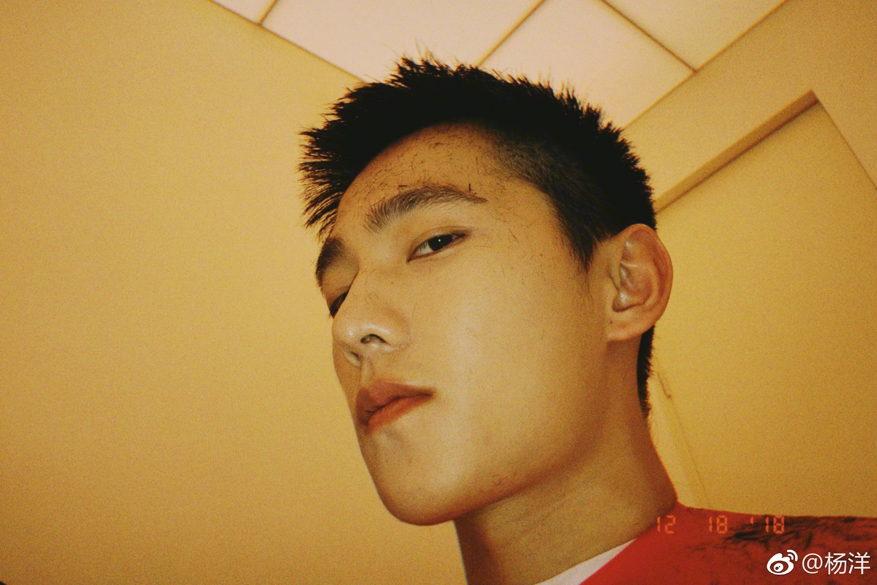 恭喜杨洋喜提寸头__凤凰网
