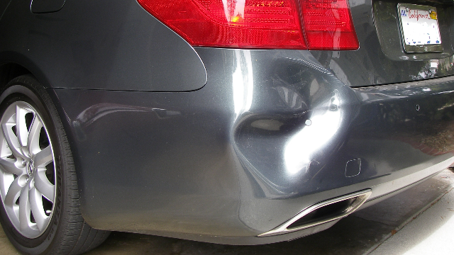 汽车碰撞的凹痕用开水就能修复学会这一招又省下一大笔修车钱