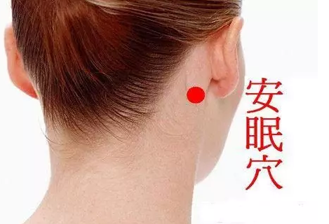 按下耳朵后面的安眠穴 让你一觉睡到自然醒__凤凰网