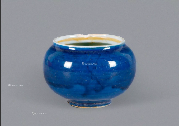 清代霁蓝釉水盂 blue glazed water pouch in qing dynasty