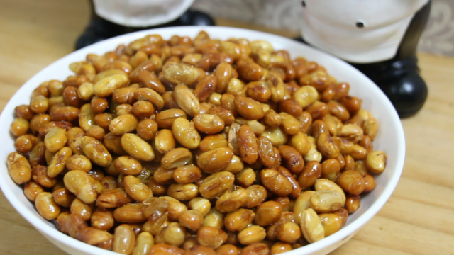 椒盐黄豆如何炸得酥脆金黄,小厨教你在家做,逐渐消失的美食