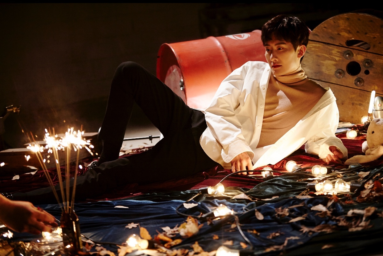 周觅《寂寞烟火》mv预告片曝光 烟火废墟演绎爱情无常