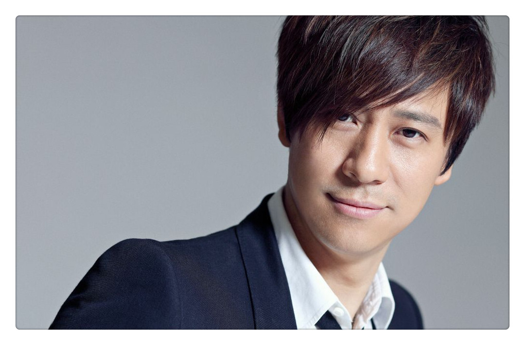 还记得曾经14次上春晚的谢晓东?曾经的小鲜肉,现街头卖唱