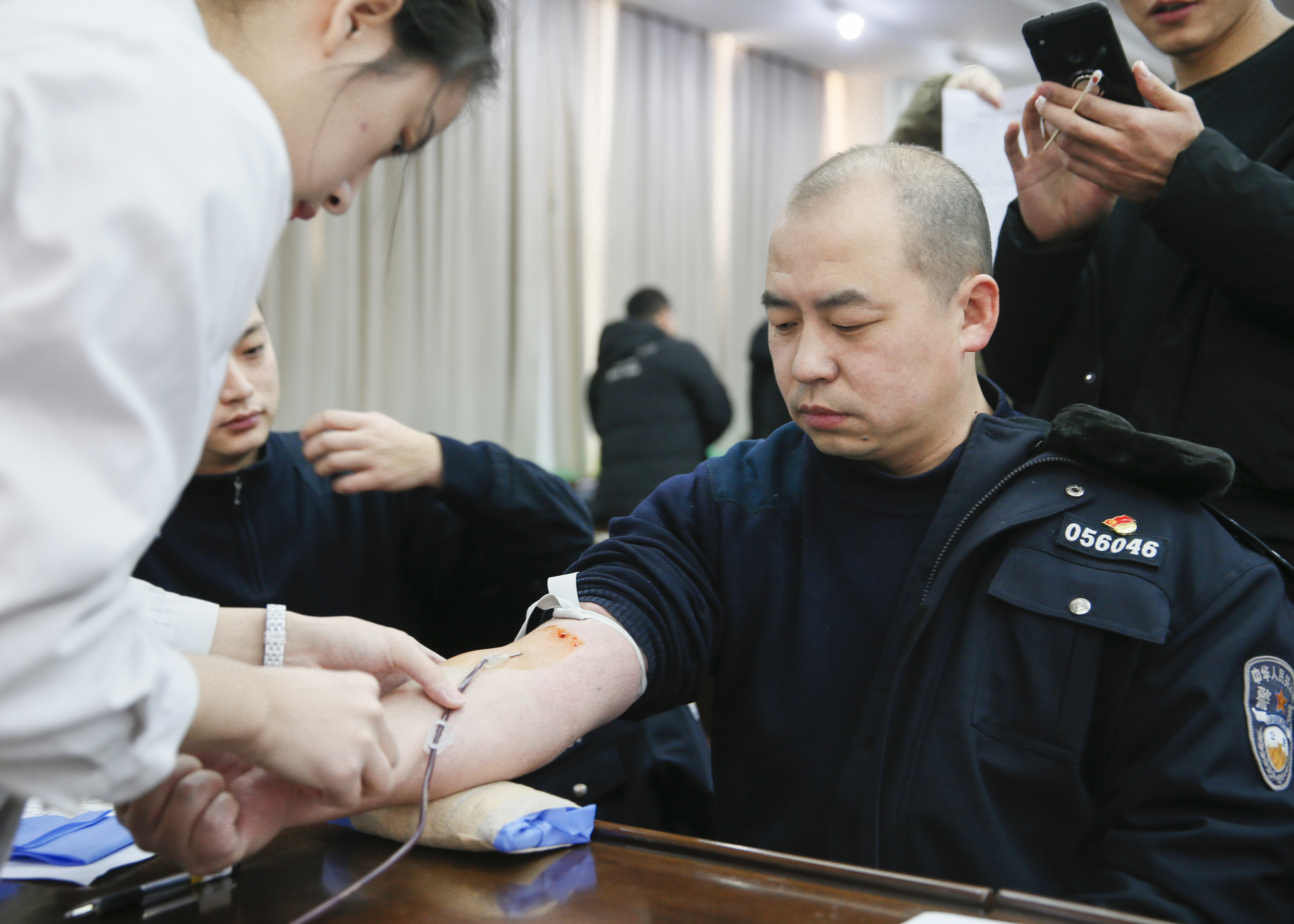 "迎新春 铸警魂 展风采"洛阳铁路公安处组织干部民警开展志愿献血活动