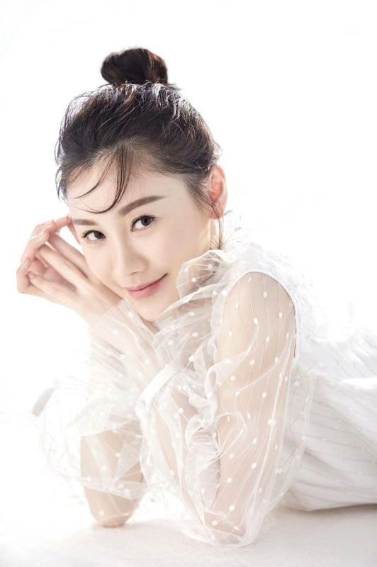 "90后百变女孩"演绎新精彩, 可盐可甜王子琦再引热议!__凤凰网