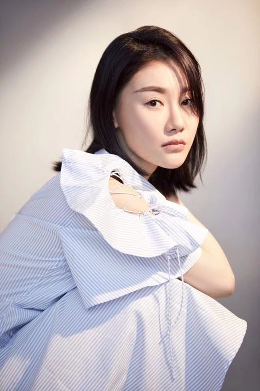 "90后百变女孩"演绎新精彩, 可盐可甜王子琦再引热议!__凤凰网
