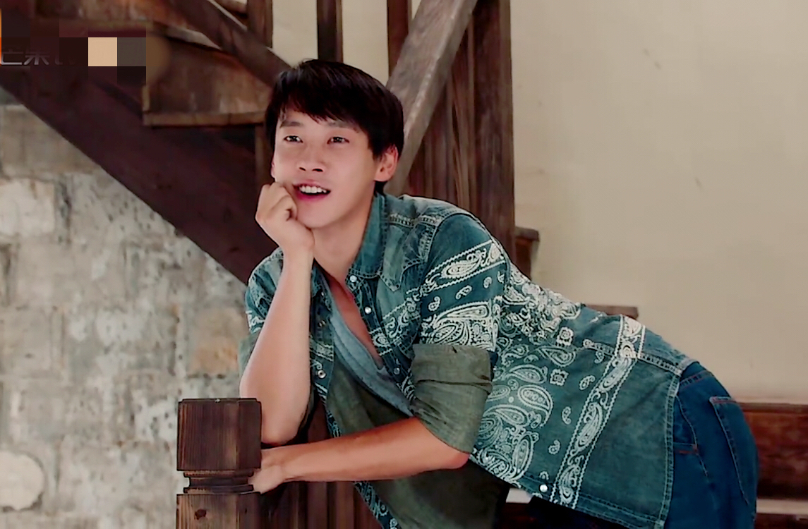 《我们的青春期》上星热播 昌隆演活痞帅暖男