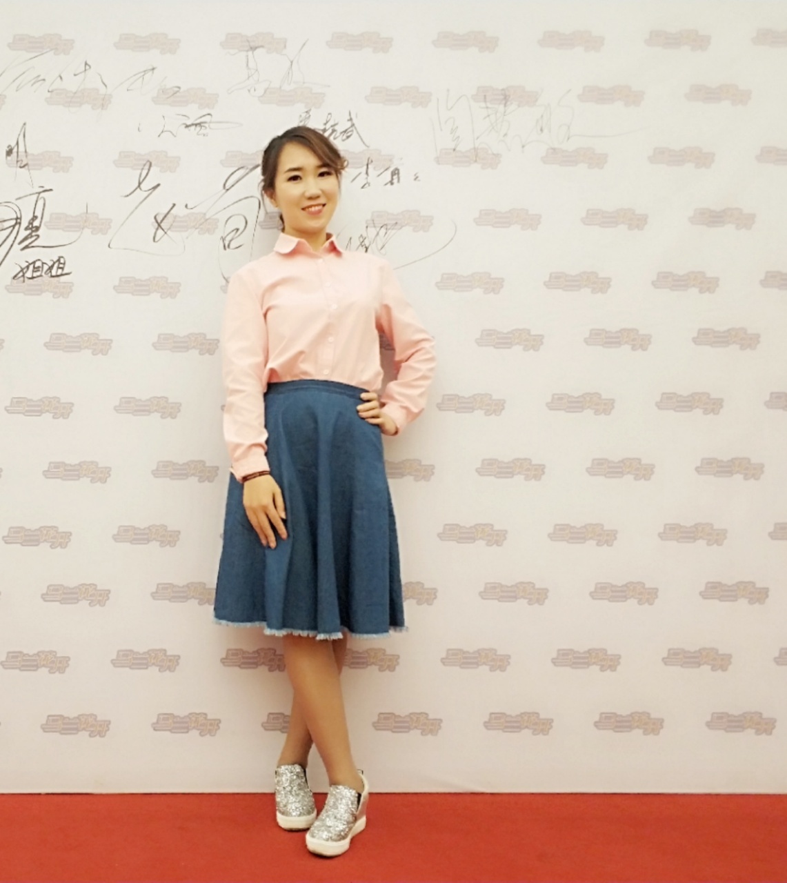 励志歌手主持人徐丹受邀参加内蒙古卫视《马兰花开》__凤凰网