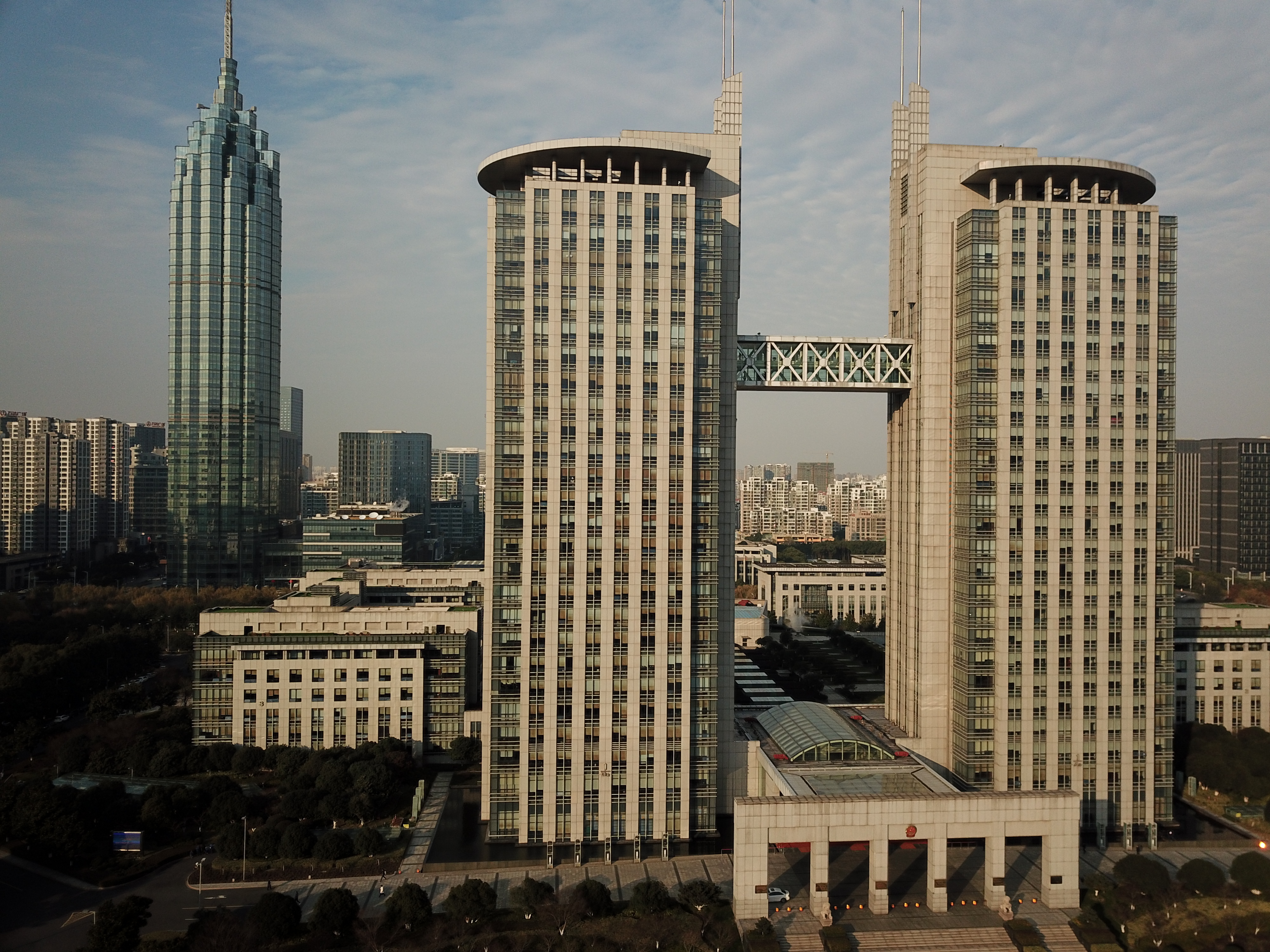 比肩常州现代传媒中心,遥听《我爱你中国》的歌声,幸福感油然而生.