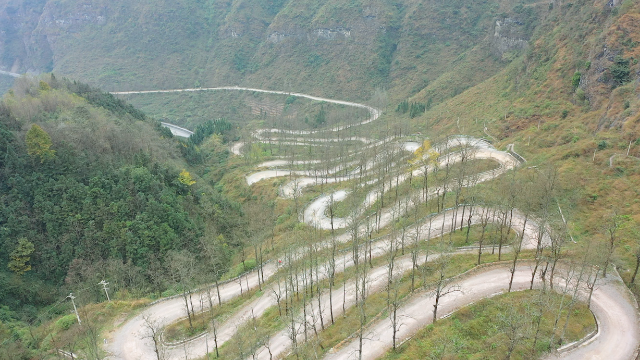 貴州這條山路有24道彎,蜿蜒盤旋,老司機來了都害怕