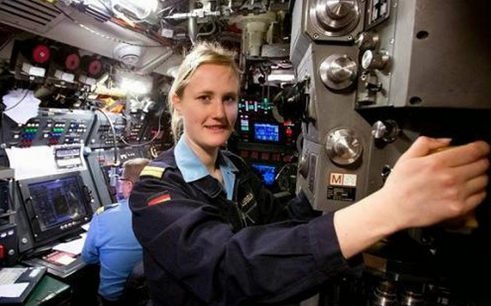 英国的亲身实践为世界各国很好的上了一课,其他各国也看到了潜艇女兵