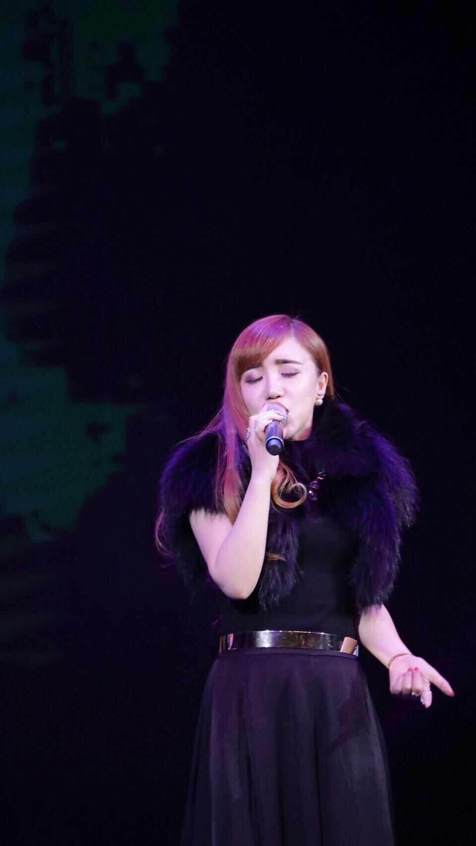 "爱上太浪漫的人,只能怪他太多情,爱上这样一个人