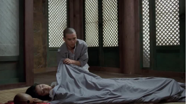 寺庙来了个女施主小和尚一时没忍住把手伸了进去