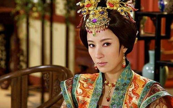 后宫妃嫔都不能知道的,可当萧敬报告案情时,正好赶上明孝宗和张皇后在