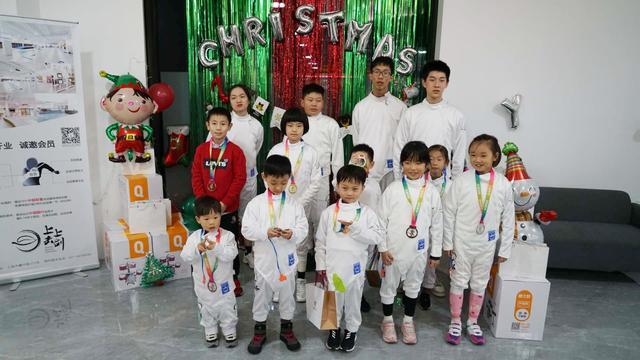 上<em>睿</em><em>体育</em>：年末小小击剑挑战赛