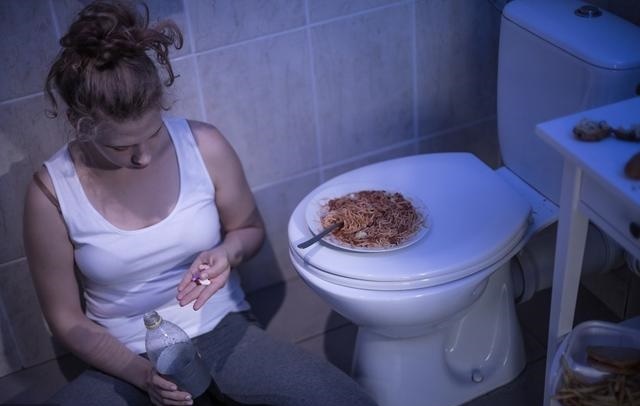 家里有便秘的,教你3招通便法,便秘消失,肚子瘦一圈