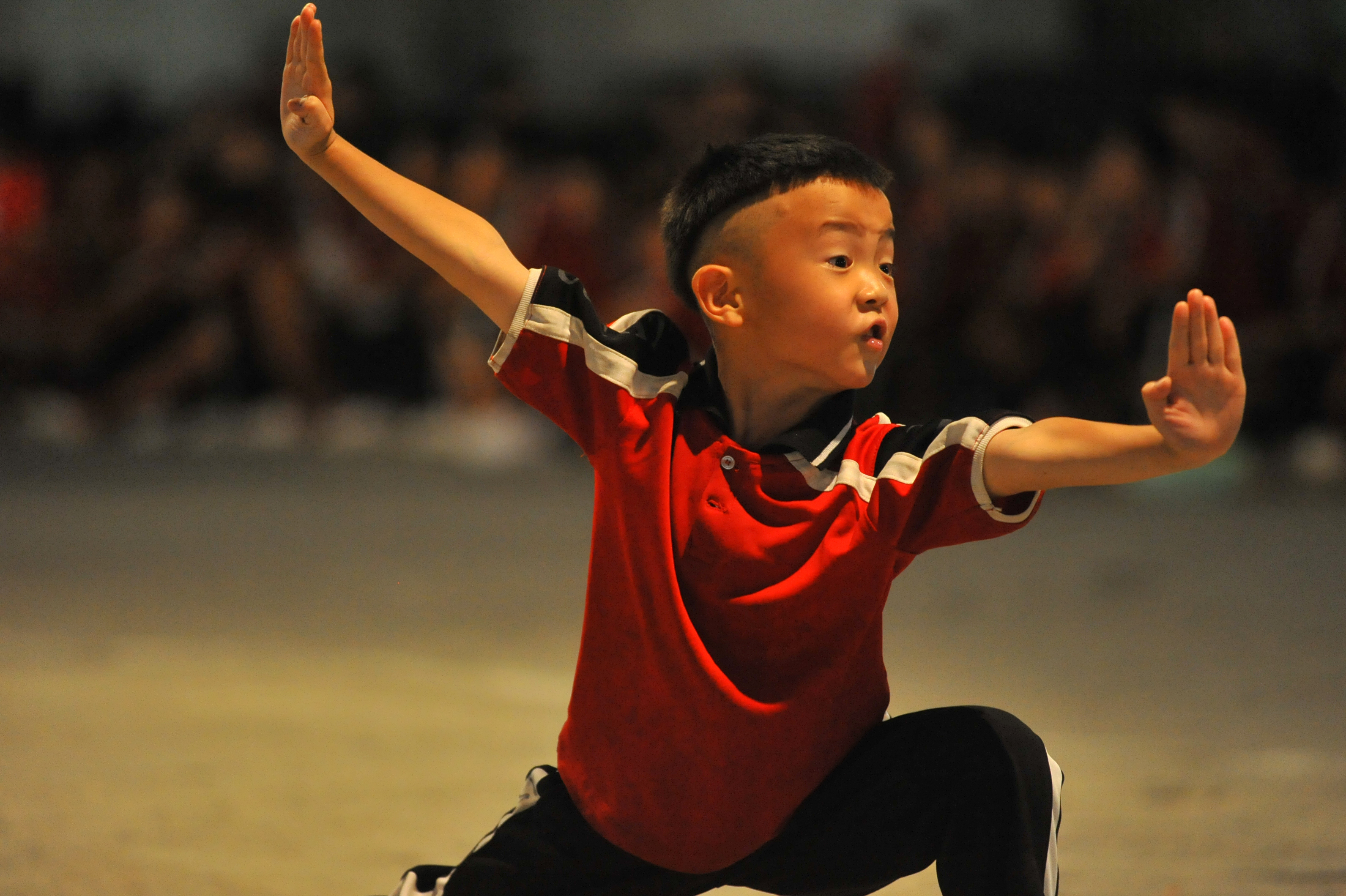 要说"拗造型",这些会武术的小朋友一个比一个厉害!