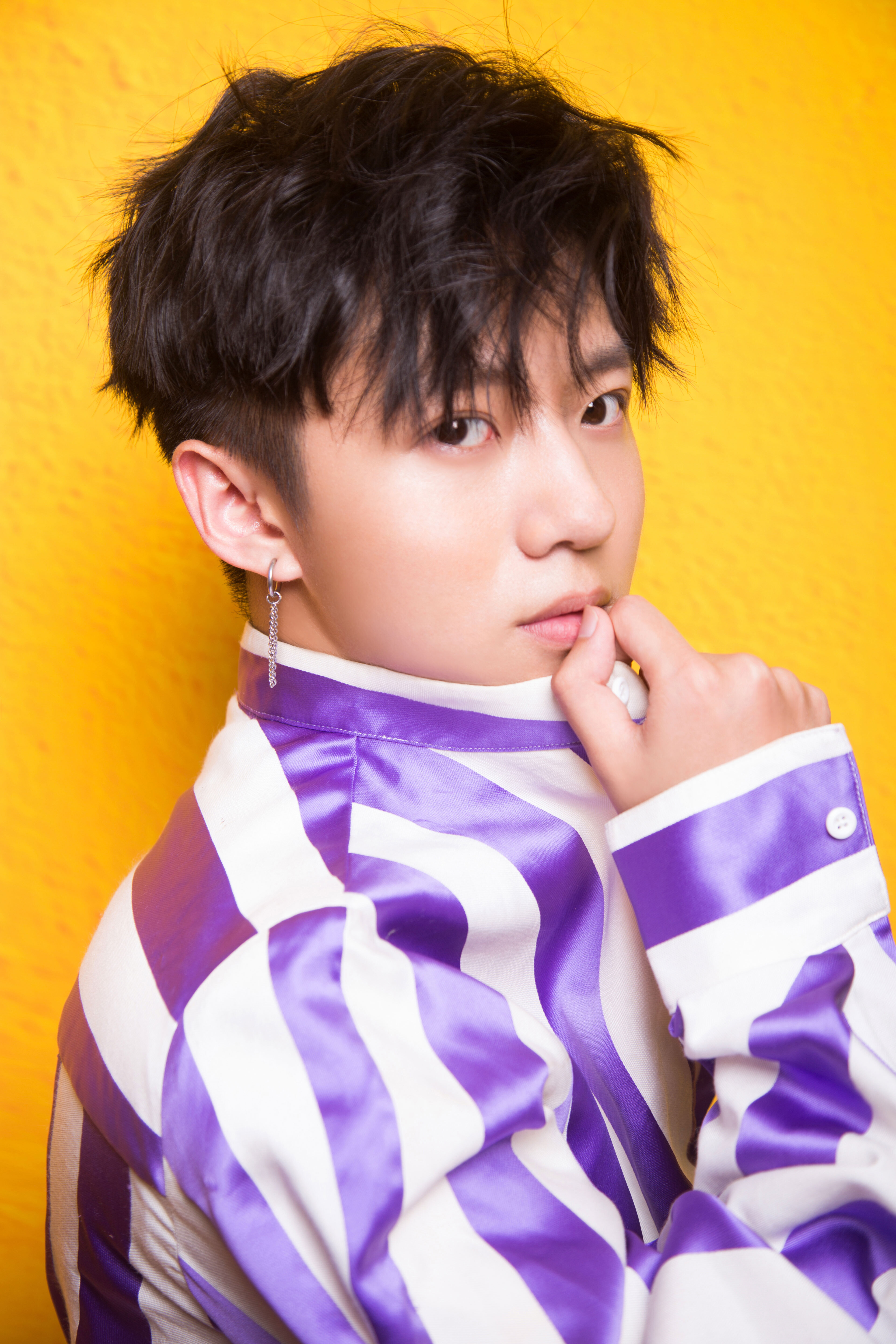 演员刘家麟最新写真曝光 帅气少年青春气息尽显__凤凰网