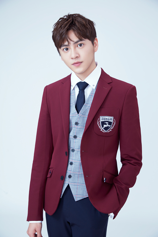 黄新皓演员的品格还原经典创造新作