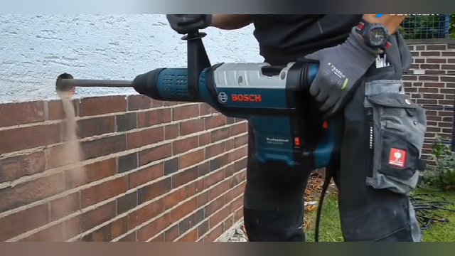 新买的钻枪机钻墙老外真的很无聊了看这电钻咋样