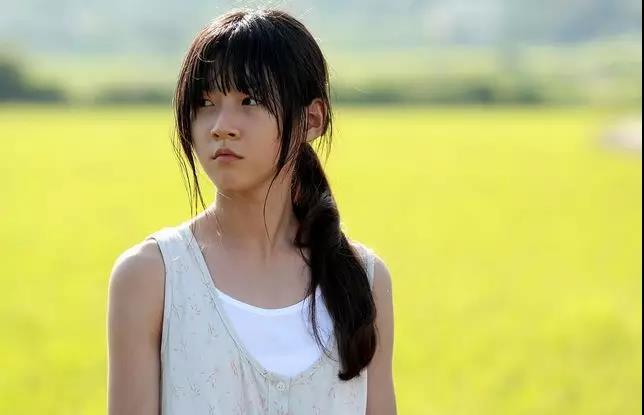 影片故事很简单,讲的是人民警察解救苦命少女的桥段.