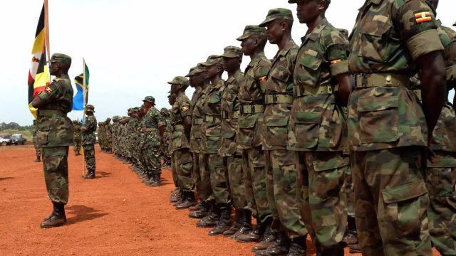 接受解放军4个月培训毕业考时一锅端了叫嚣的乌干达军队