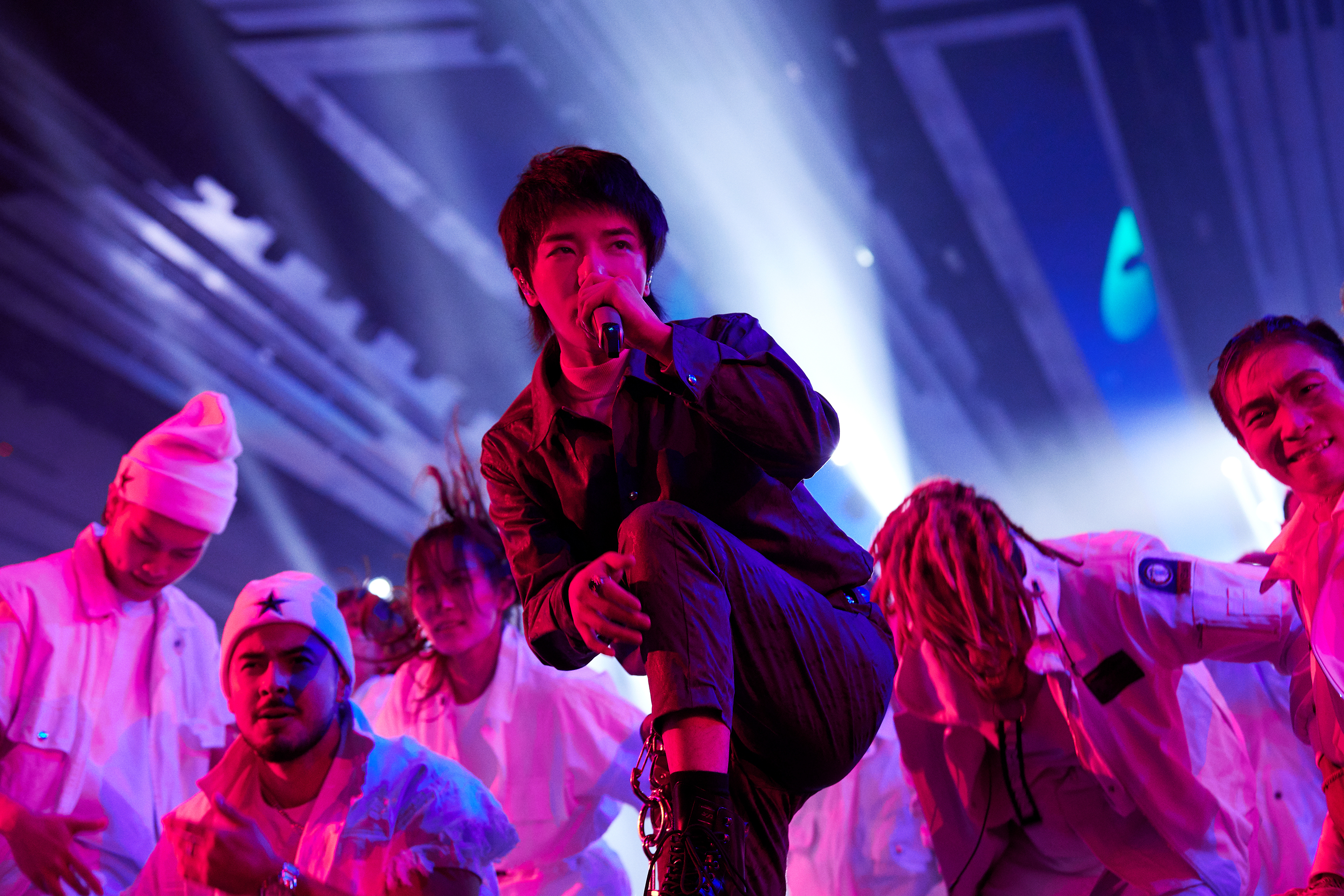 华晨宇全新"无字歌"突破意识流设限 创造神级视听盛宴