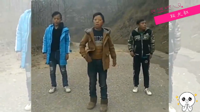 山区小孩跳舞走红这舞步真是嗨网友不愧是全村最帅的娃