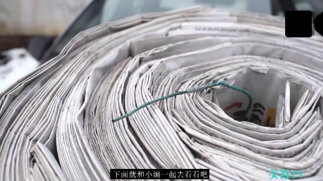 鞭炮点燃放在一千份报纸里的效果太炫酷了