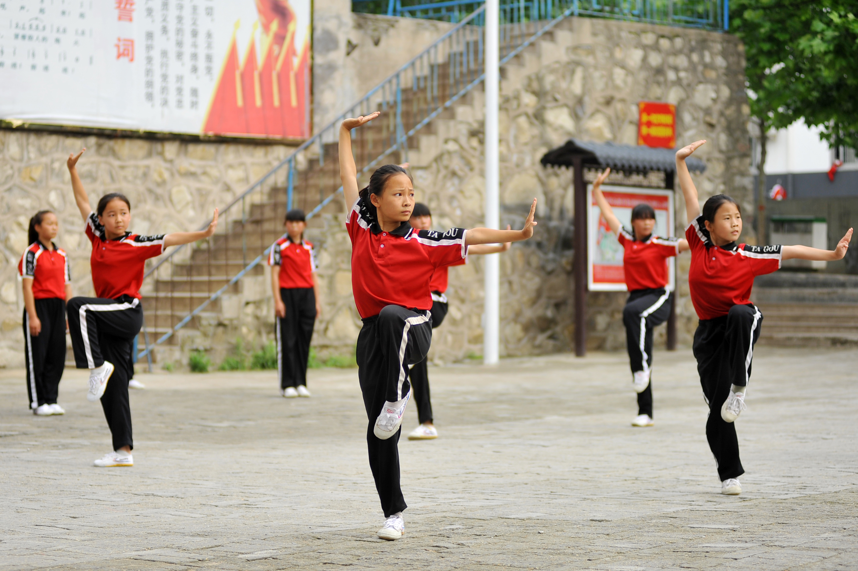 更多高清图片在武术学校里面注意到有越来越多的女孩子开始习练武术