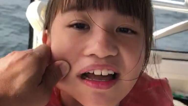 美国"大灰狼"叔叔拧丫蛋脸:这个动作在大陆会不会被怀疑?