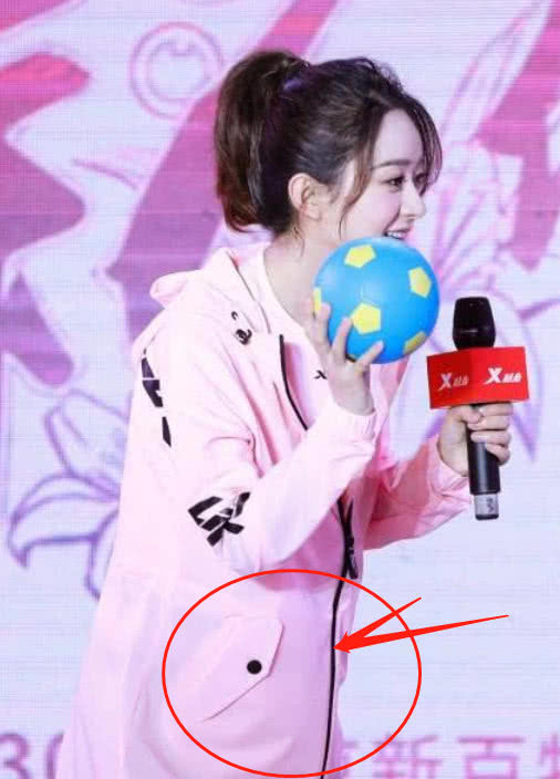 赵丽颖穿最大码衣服亮相活动,当拍摄个全身那一刻,肚子实力抢镜__凤凰