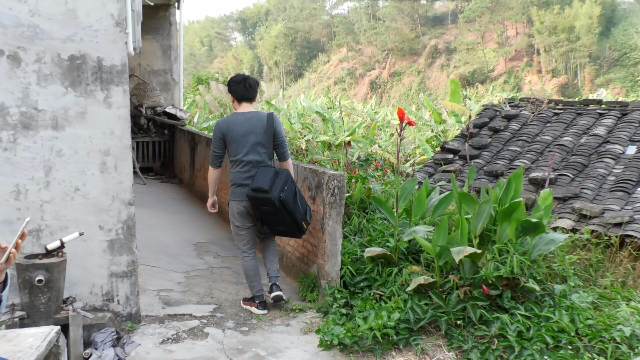 农村小伙回到乡下老家，却发现老家已经荒废，让人心酸不已_凤凰网视频_凤凰网