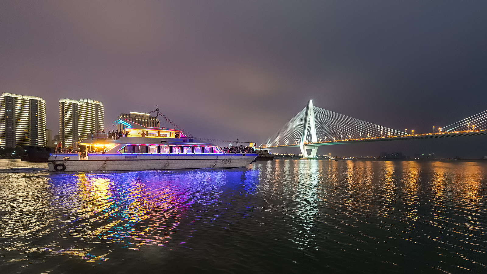 夜游海口湾__凤凰网