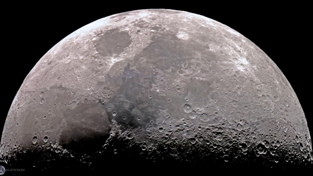 超清晰的月球表面这是从地球上使用望远镜观赏到的