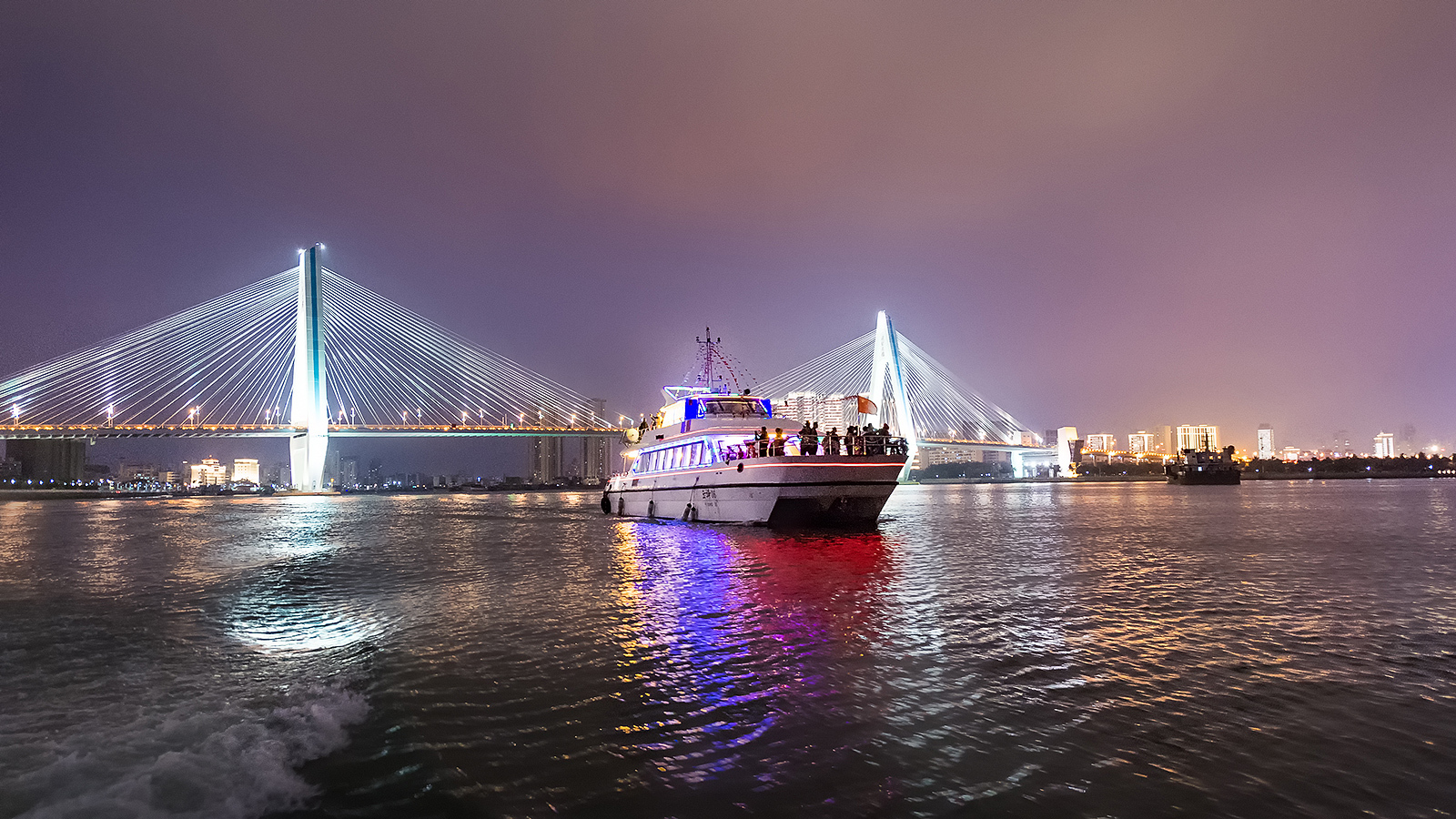夜游海口湾__凤凰网
