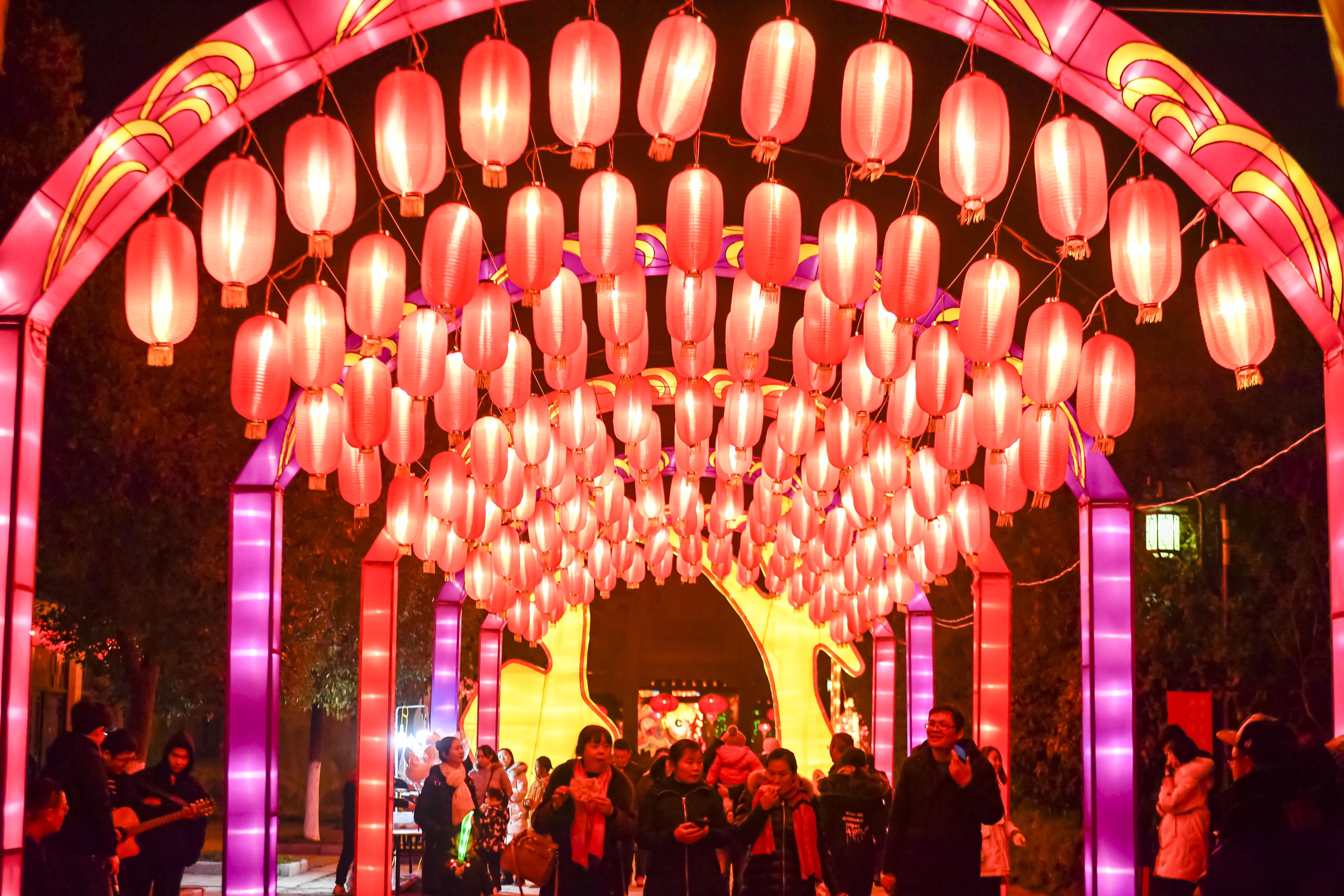 安徽合肥:游园赏灯迎新春__凤凰网