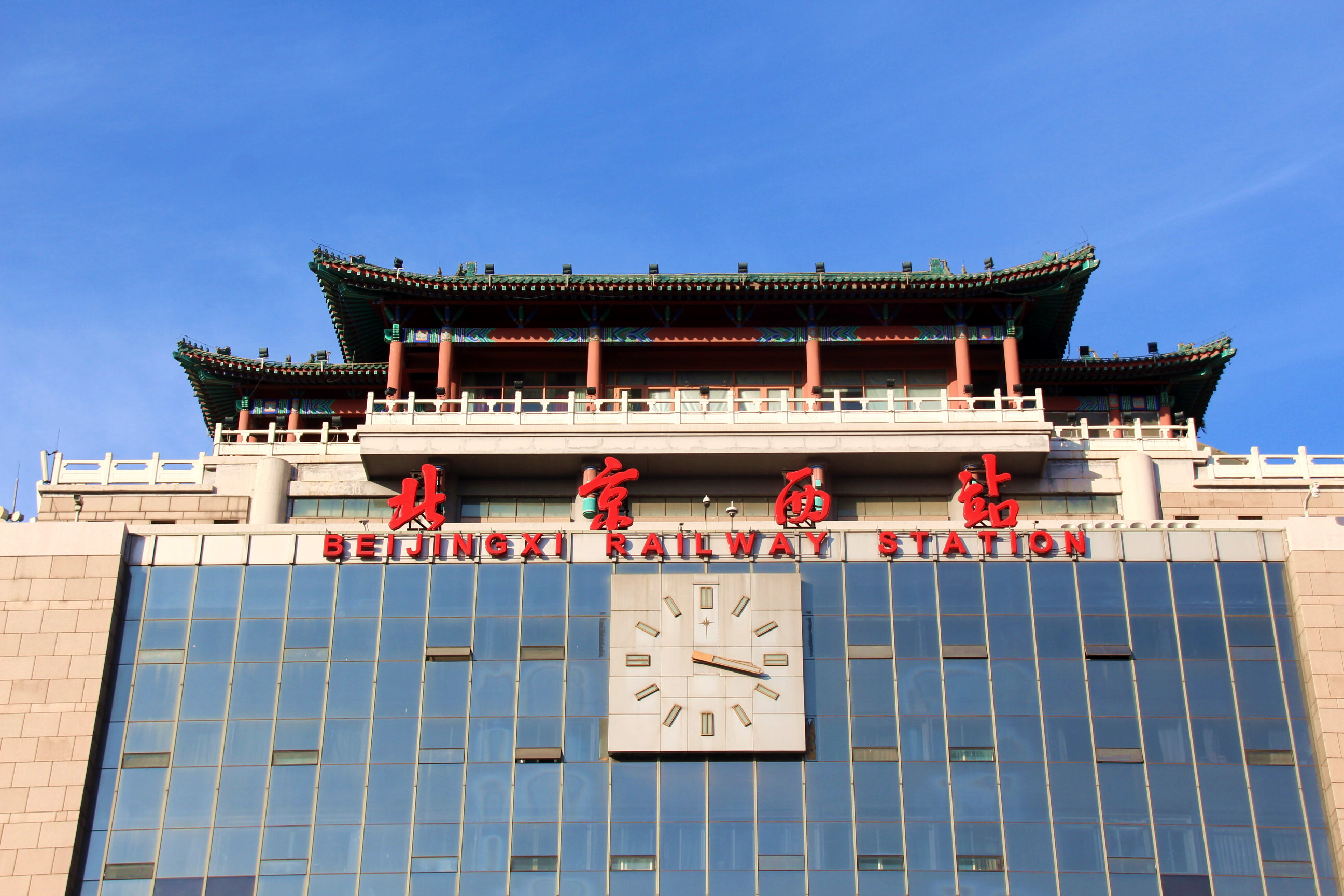 北京西站沿用23年的出站口如今更换新名