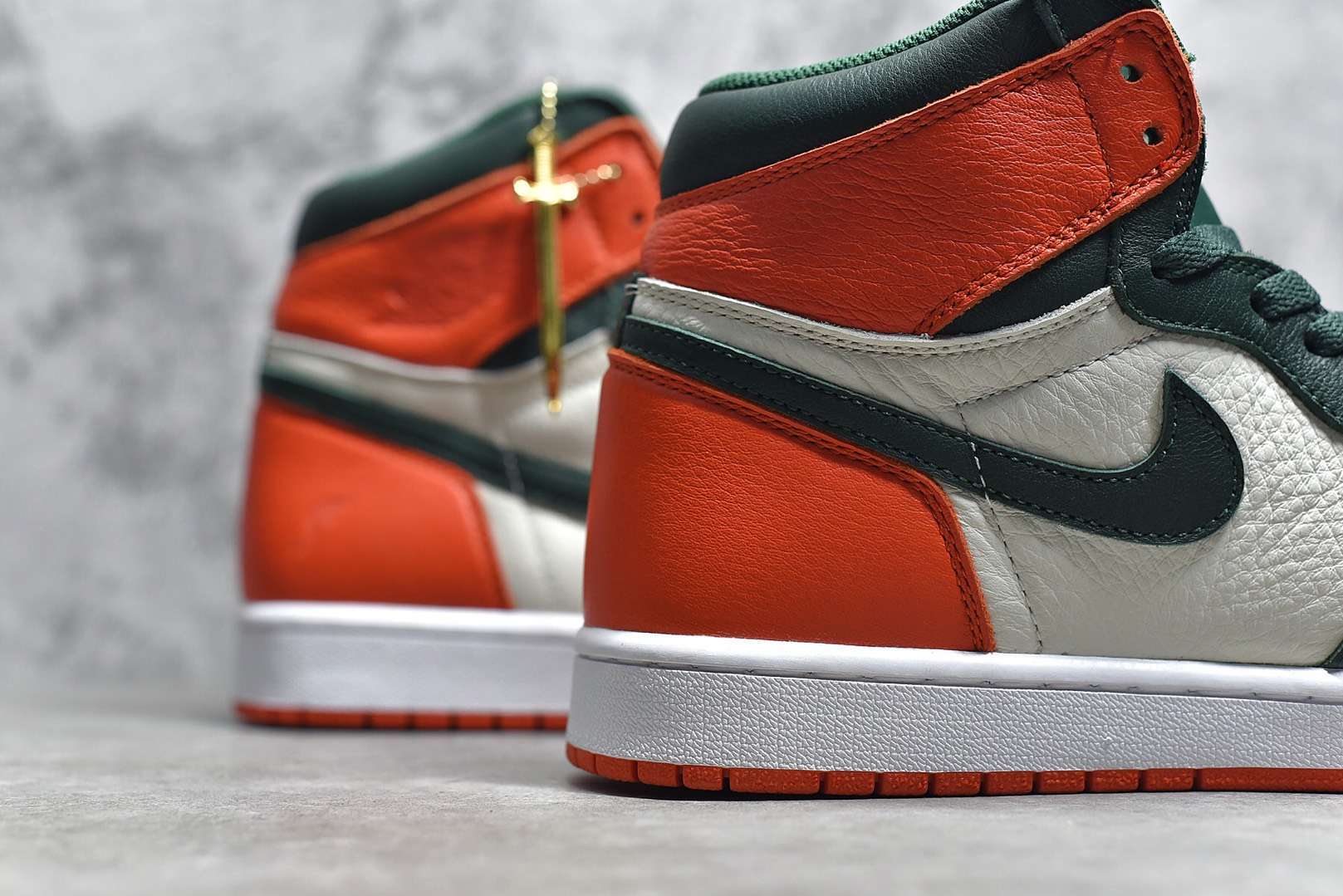 目前漆皮aj1 x solefly等年后