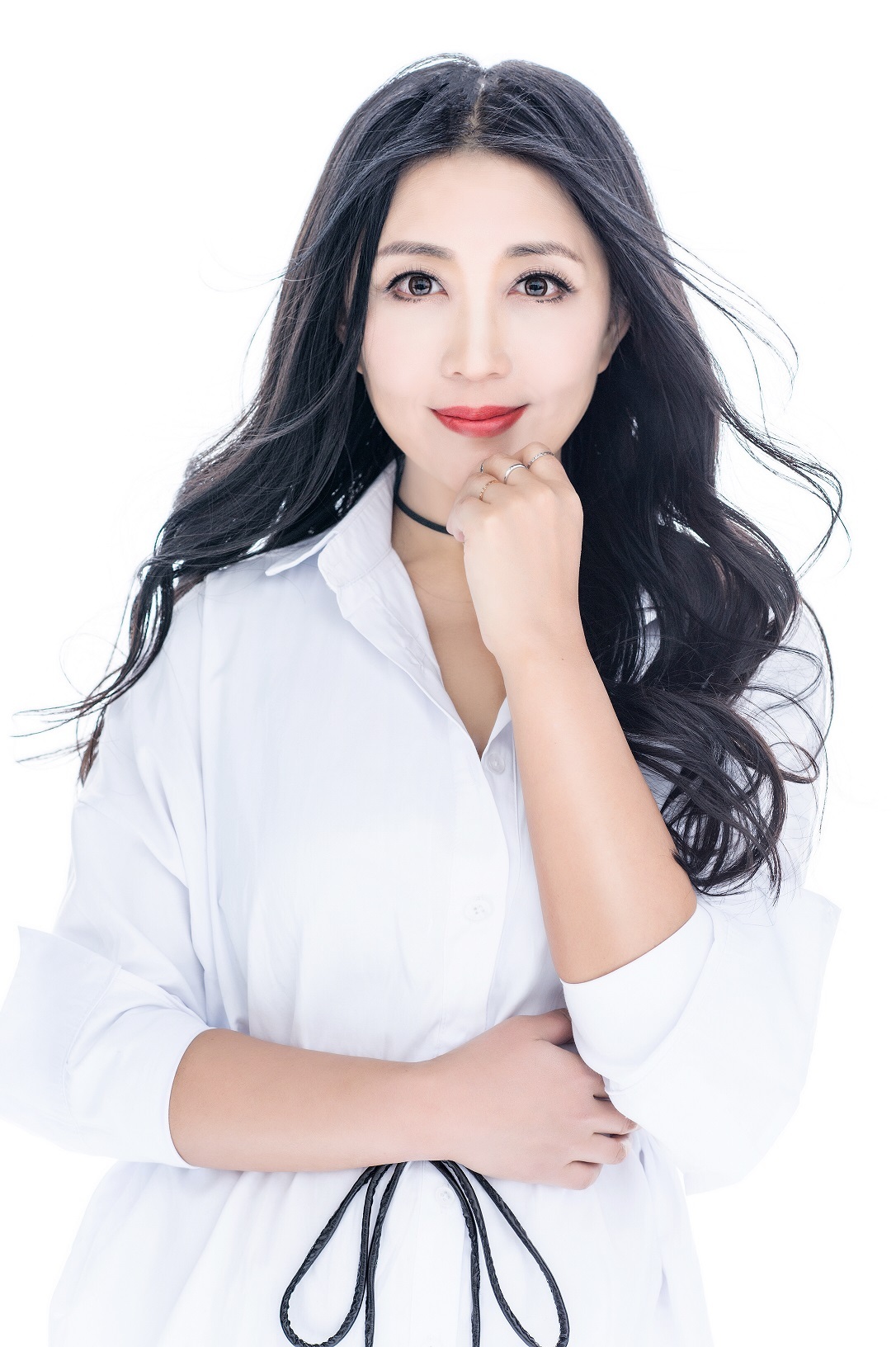 曾签约香港tvb的著名歌手叶贺芝自发布新单曲《故事