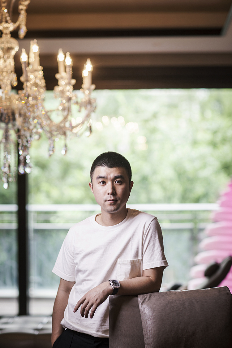 这几组画面简单概括了陈炫霖创业10年来所取得的成就,每一笔每一划都