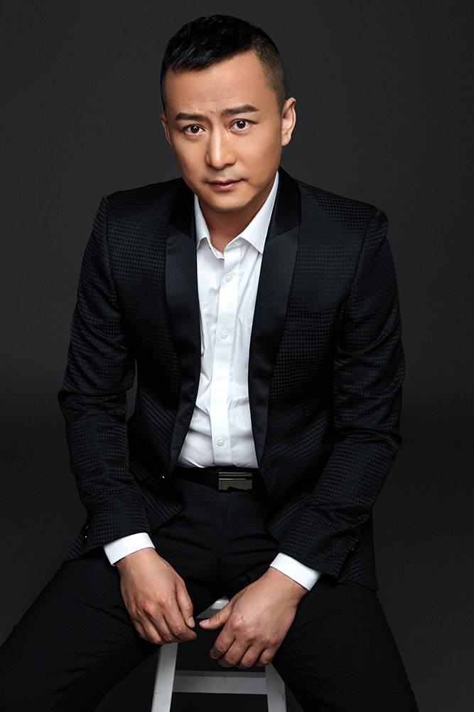 作为京人艺术剧院的一名演员,刘一辉以话剧舞台出道.