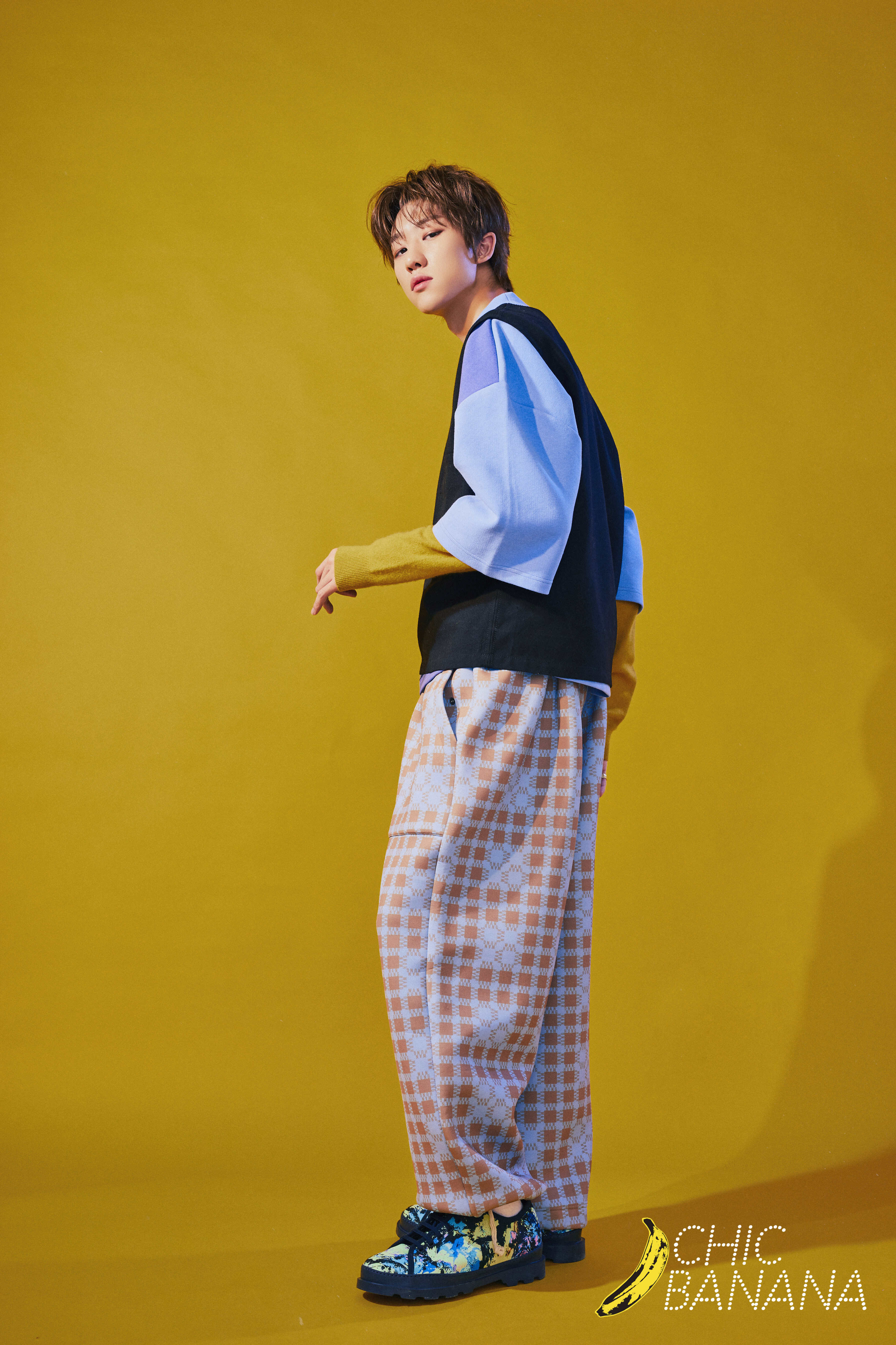 徐明浩曝早春时尚写真,网友赞叹:"行走的画报"