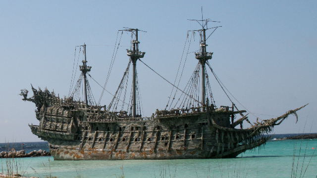 豪华幽灵船现身中国海域内部设施保存完好但空无一人