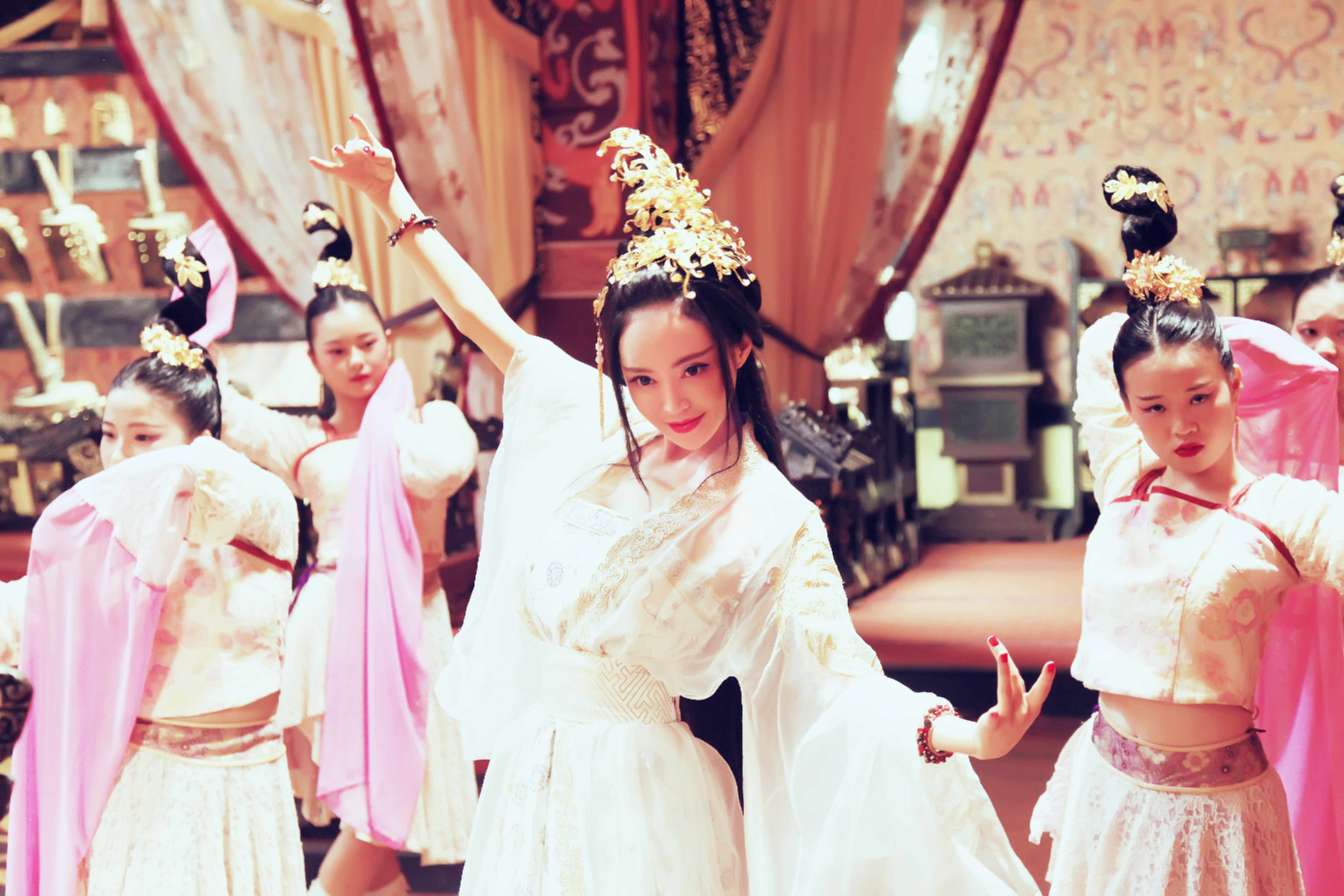 近日电视剧《龙族的后裔》上映引关注,最美妲己潘春春魅惑纣王