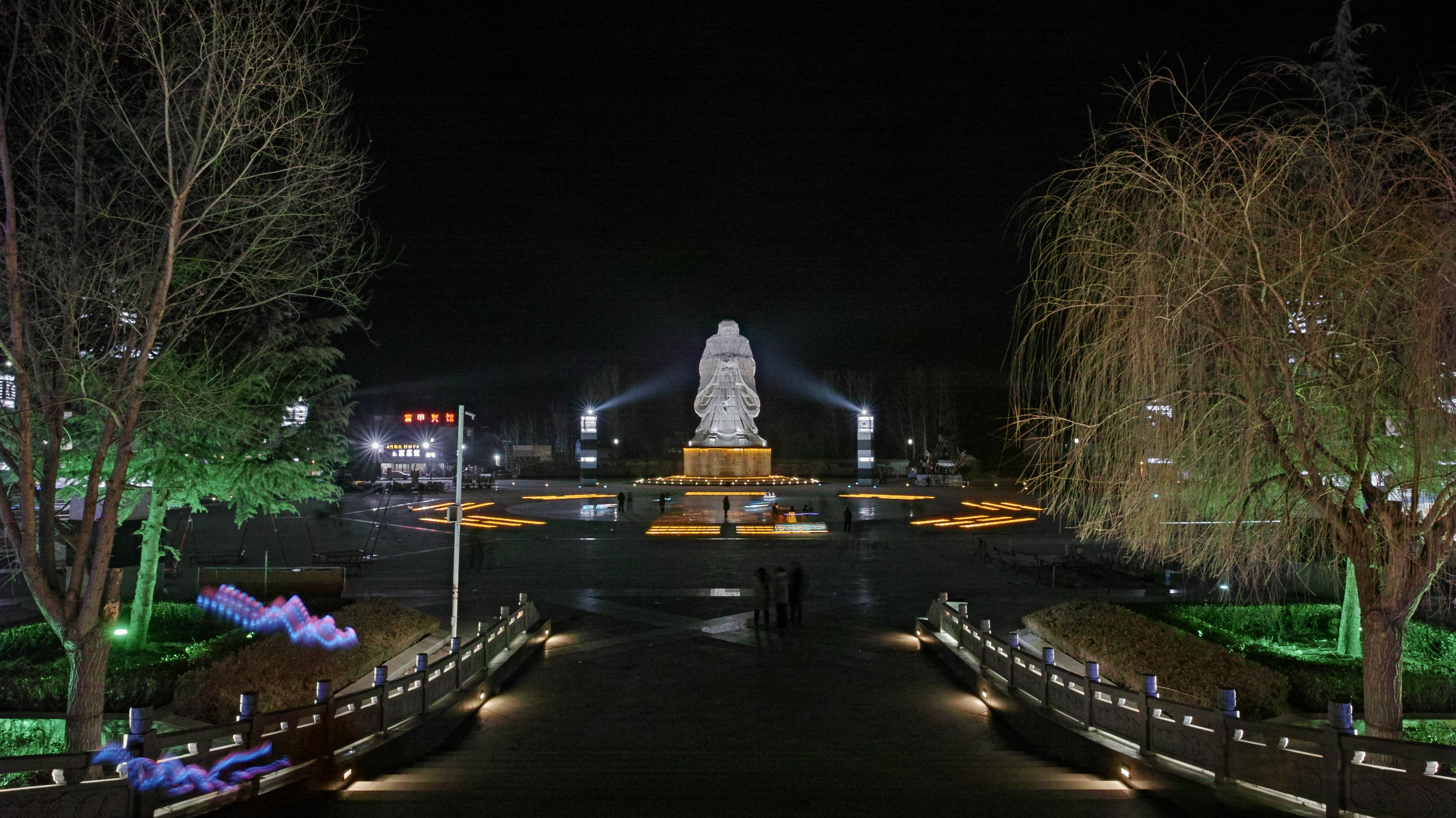 鹿邑首届上元灯会开幕,中原首场大型古建筑楼体3d激光秀启动