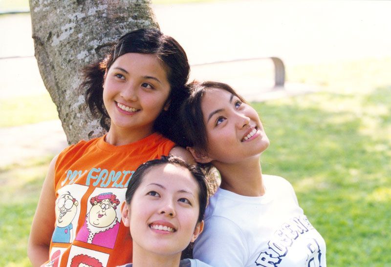 到2000年才正式在荧幕上出现,拍摄香港电台的青春偶像剧《青春@y2k》