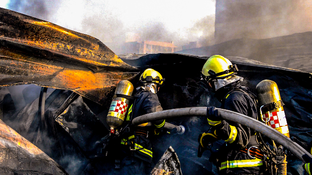 城市英雄:95后消防员"女朋友以我为骄傲"