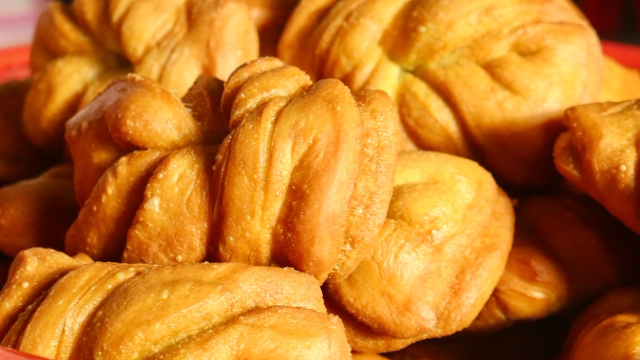 甘肃老家正宗炸油果子,农村妈妈一次做1大盆,过年必备的美食